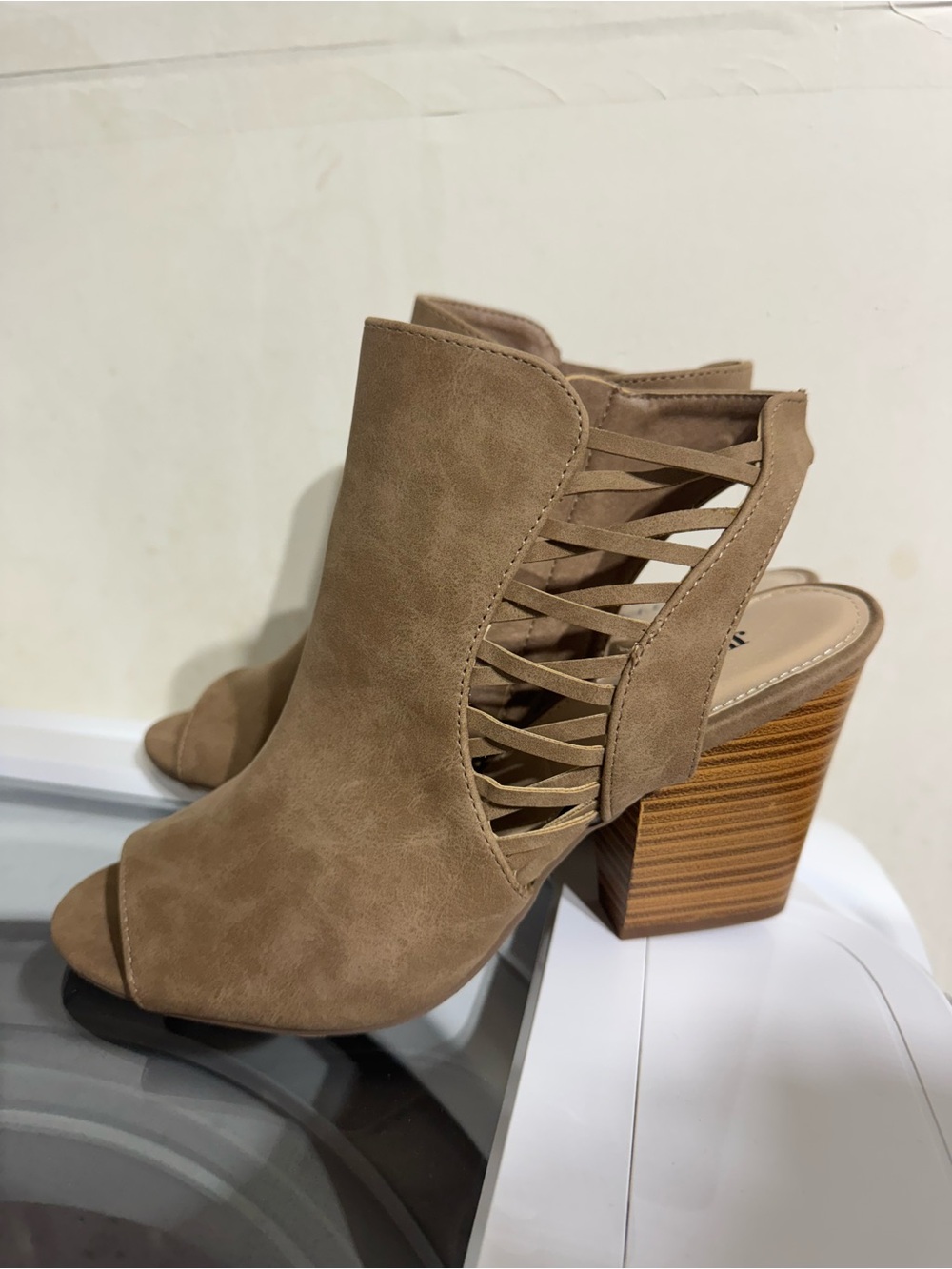Women's Taupe Cutout Peep-Toe Block Heel Sandals